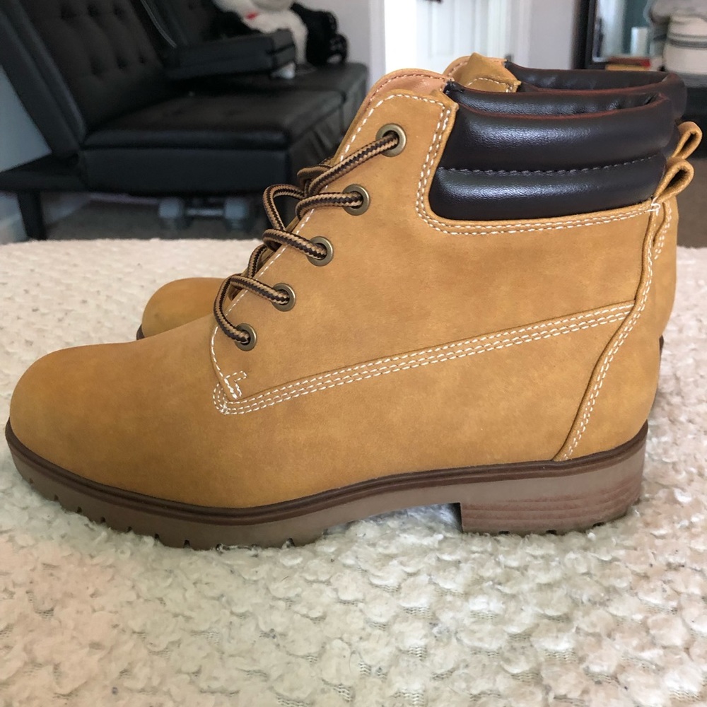 Boots - Picture 2 of 4